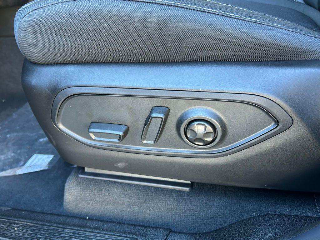 new 2025 Jeep Grand Cherokee L car, priced at $35,880