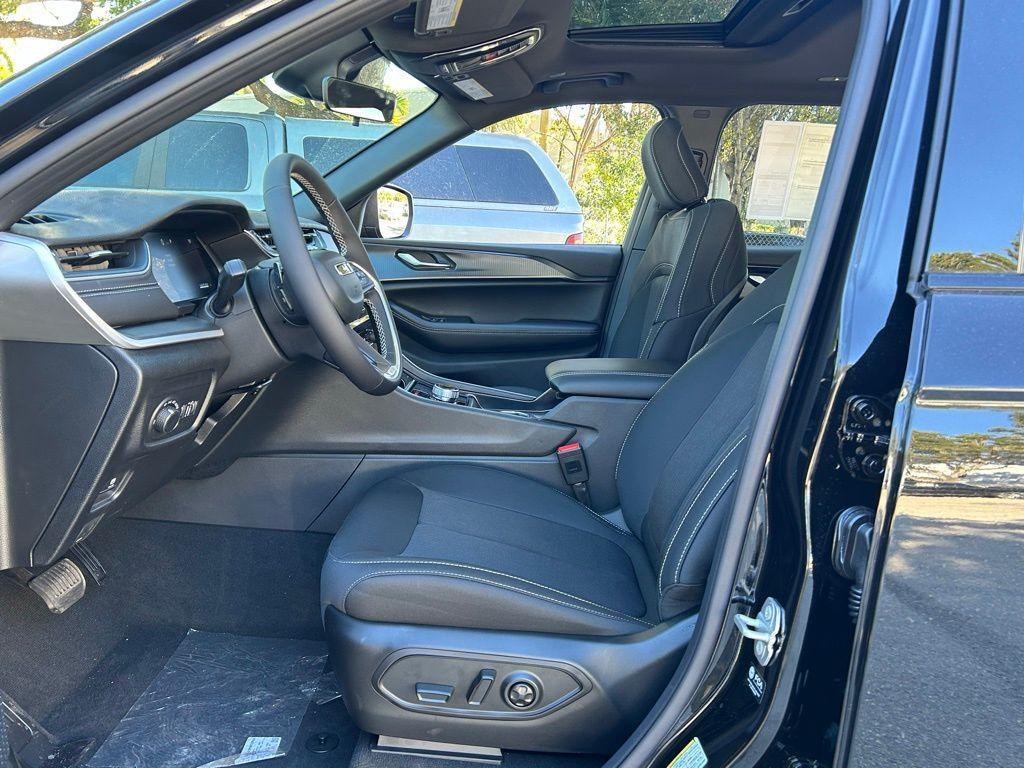 new 2025 Jeep Grand Cherokee L car, priced at $35,880