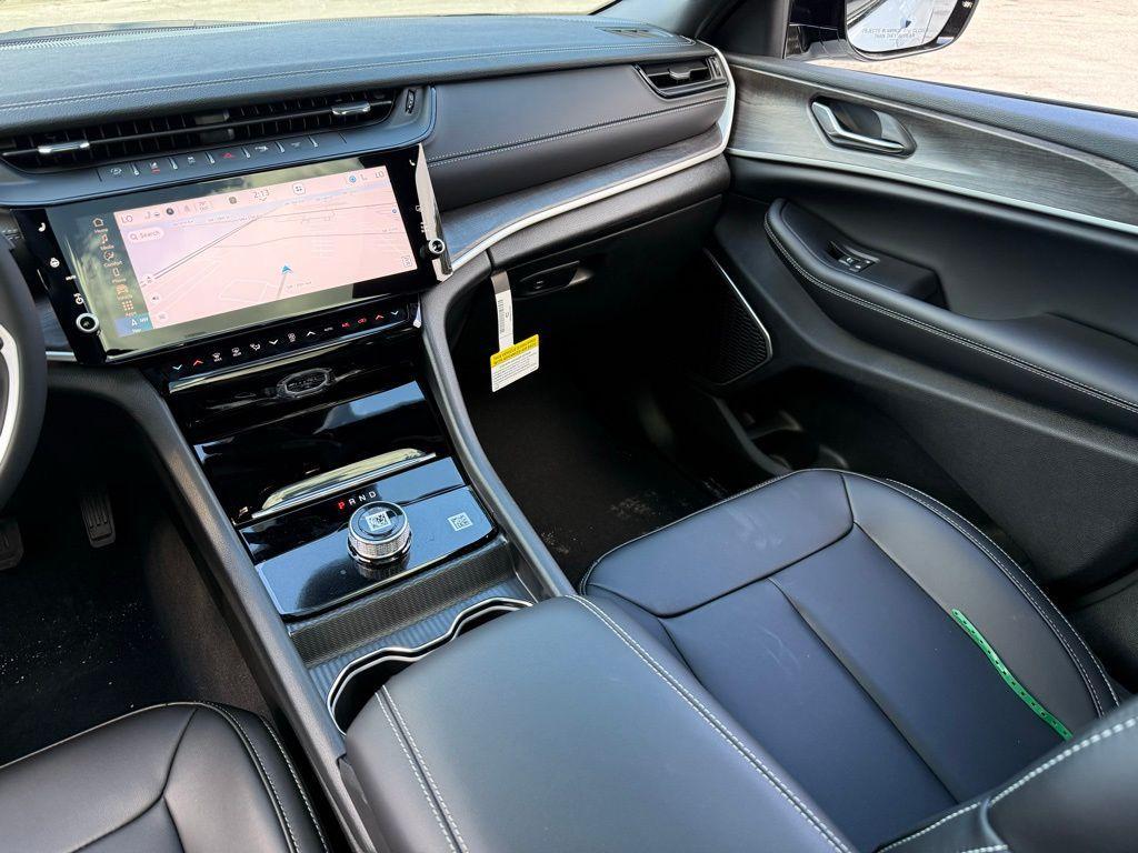 new 2026 Jeep Grand Cherokee car, priced at $44,835