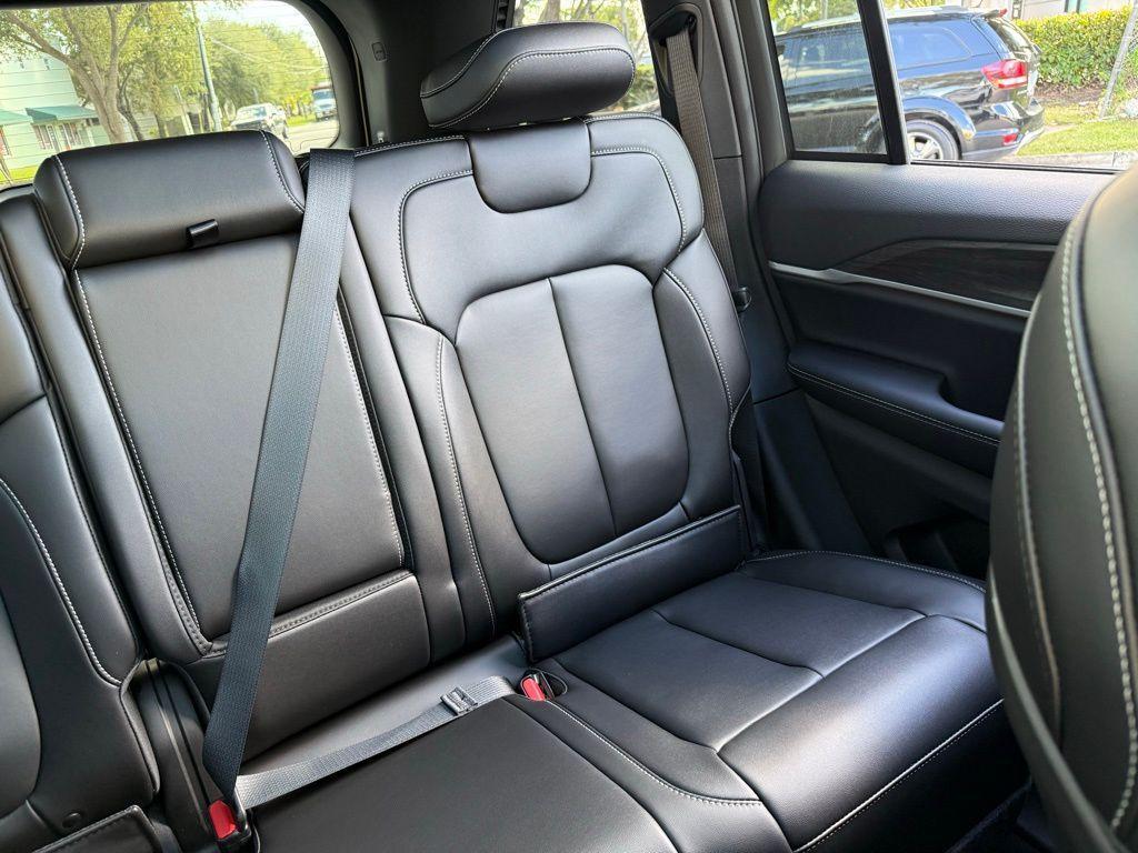 new 2026 Jeep Grand Cherokee car, priced at $44,835