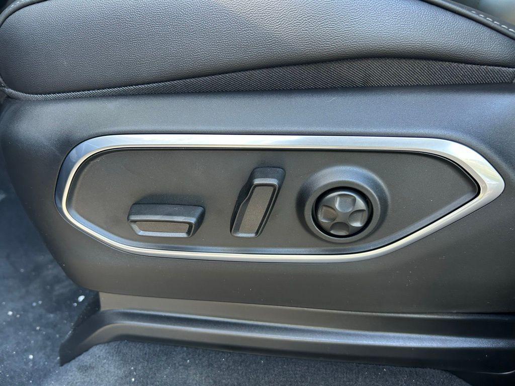 new 2026 Jeep Grand Wagoneer car, priced at $65,570