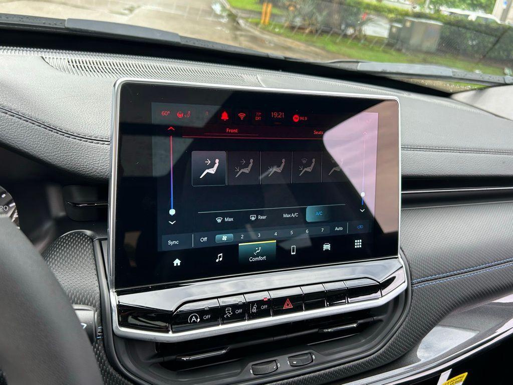 new 2025 Jeep Compass car, priced at $33,335
