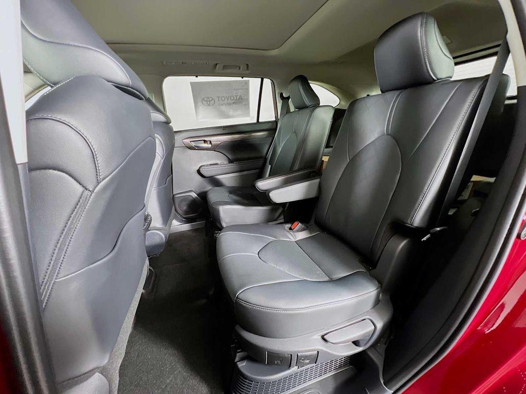 new 2026 Toyota Highlander Hybrid car, priced at $58,743