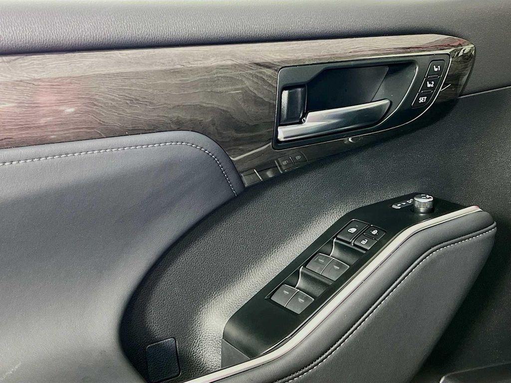 new 2026 Toyota Highlander Hybrid car, priced at $58,743