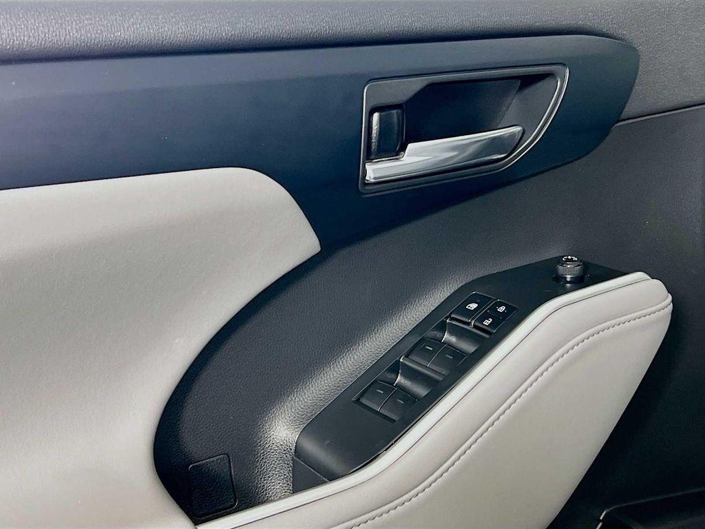 used 2022 Toyota Highlander car, priced at $34,991