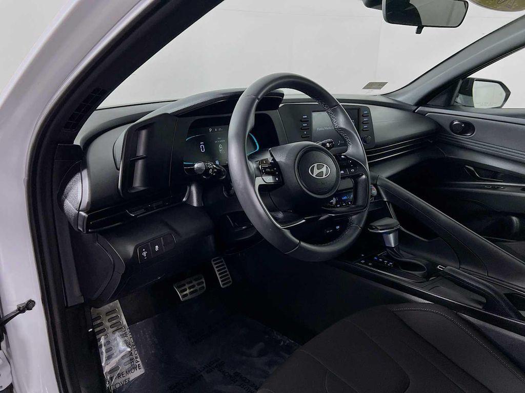 used 2025 Hyundai Elantra car