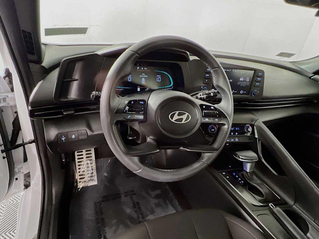 used 2025 Hyundai Elantra car