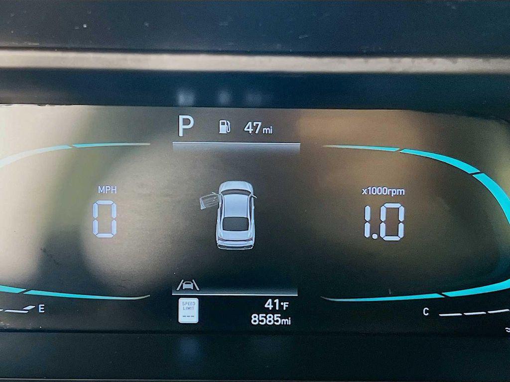 used 2025 Hyundai Elantra car
