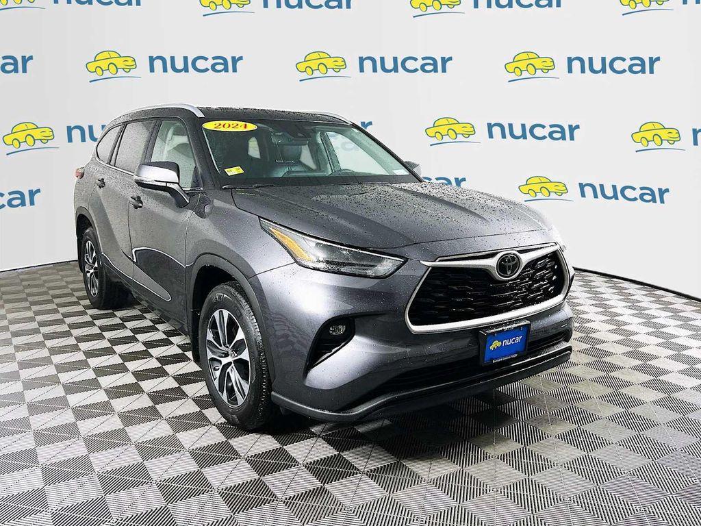 used 2024 Toyota Highlander car, priced at $41,891