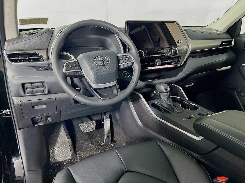 new 2026 Toyota Highlander Hybrid car, priced at $51,487