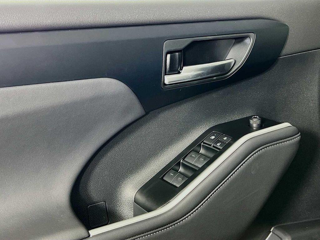 new 2026 Toyota Highlander Hybrid car, priced at $51,487