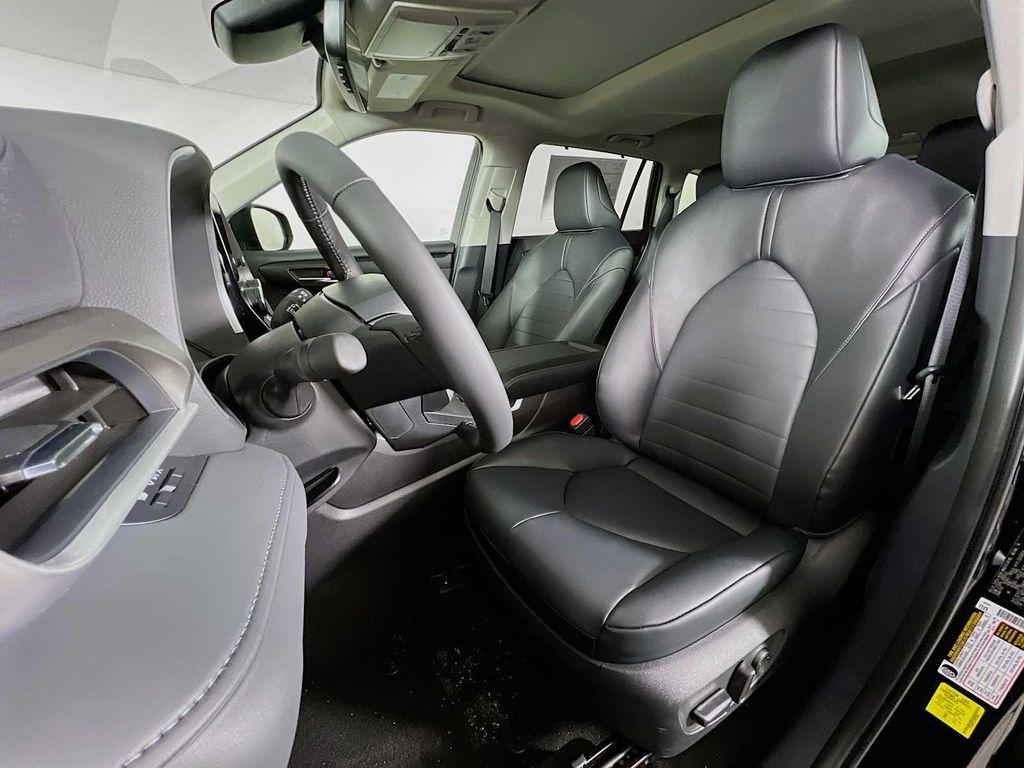 new 2026 Toyota Highlander Hybrid car, priced at $51,487