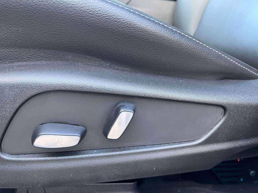 used 2024 Cadillac XT6 car, priced at $35,998