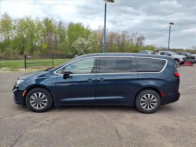 used 2024 Chrysler Pacifica Hybrid car, priced at $29,995