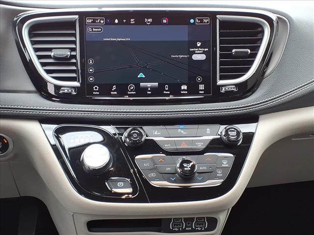 used 2024 Chrysler Pacifica Hybrid car, priced at $29,995