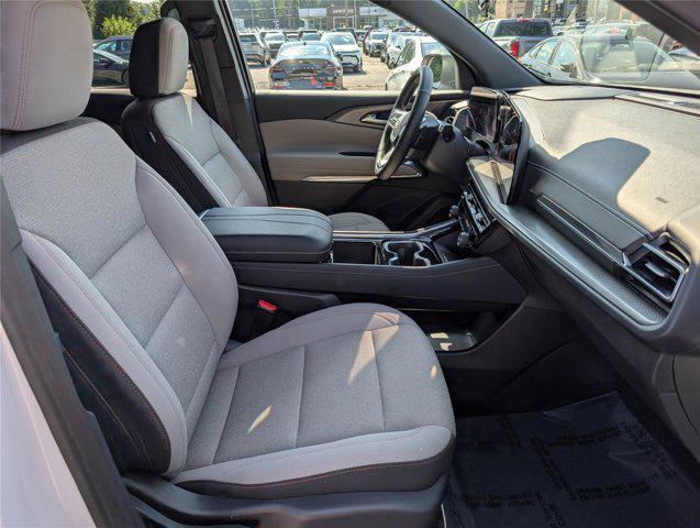 used 2025 Chevrolet Traverse car, priced at $33,000