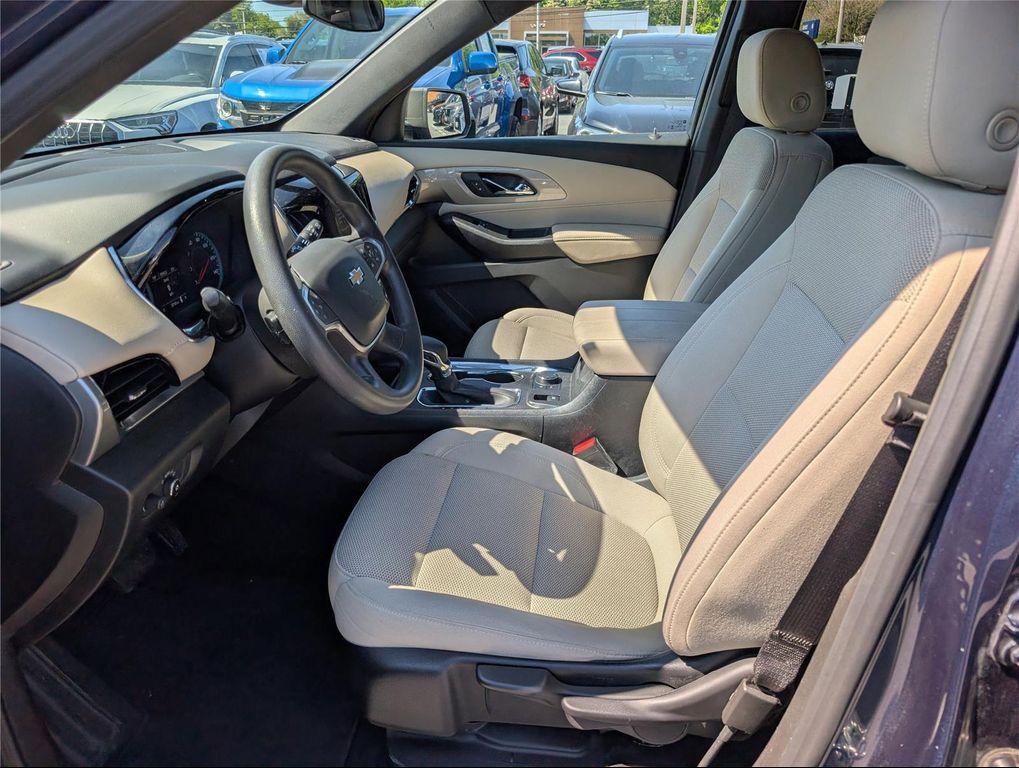 used 2023 Chevrolet Traverse car, priced at $29,049
