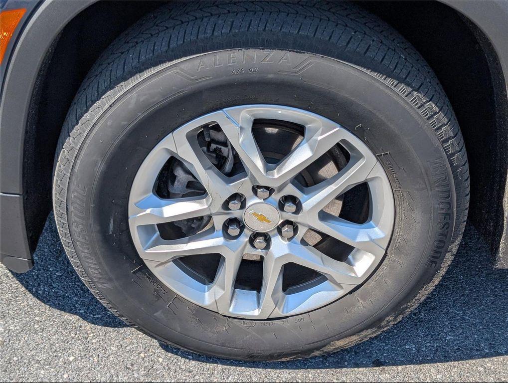 used 2023 Chevrolet Traverse car, priced at $29,049