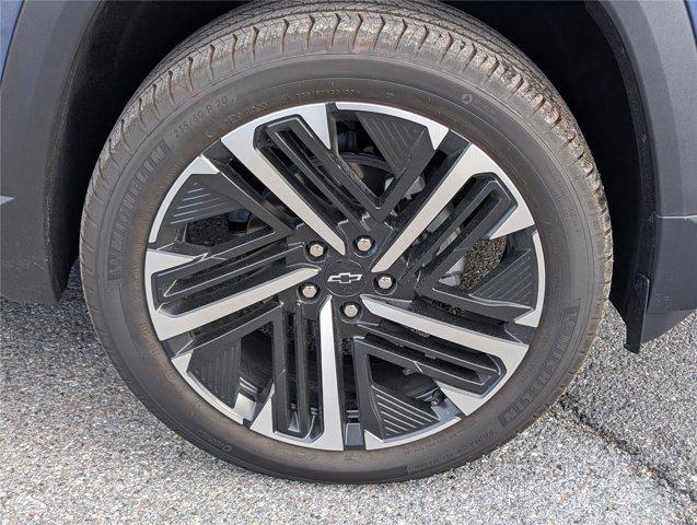 new 2026 Chevrolet Equinox car, priced at $33,610