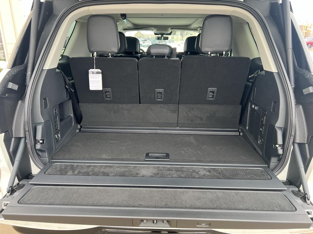 new 2025 Lincoln Navigator car, priced at $101,585