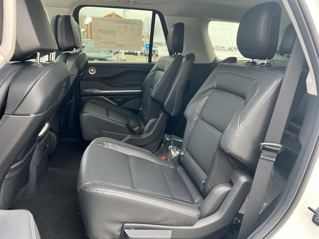 new 2025 Lincoln Navigator car, priced at $101,585