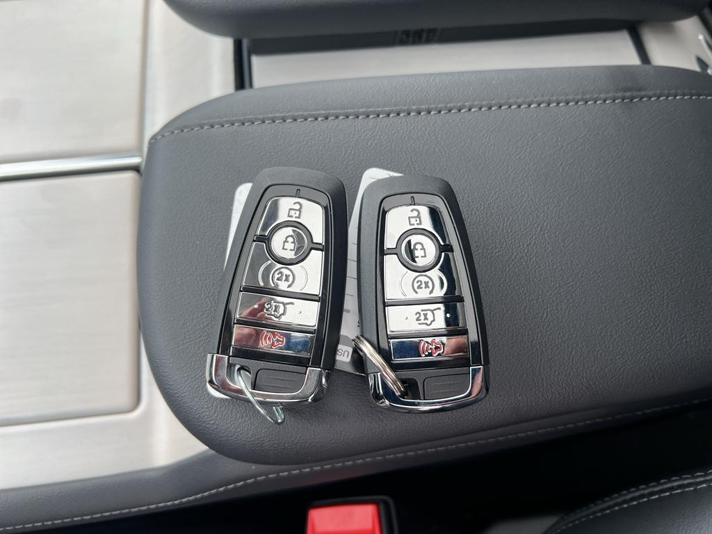 new 2025 Lincoln Navigator car, priced at $101,585