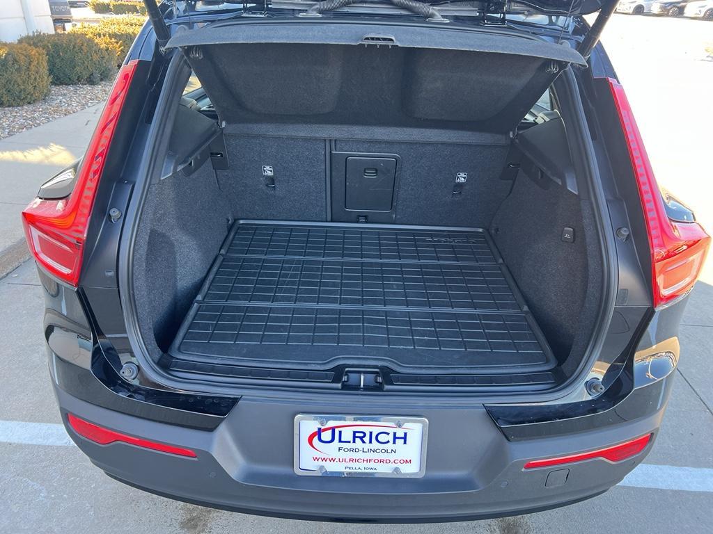 used 2021 Volvo XC40 car, priced at $25,982