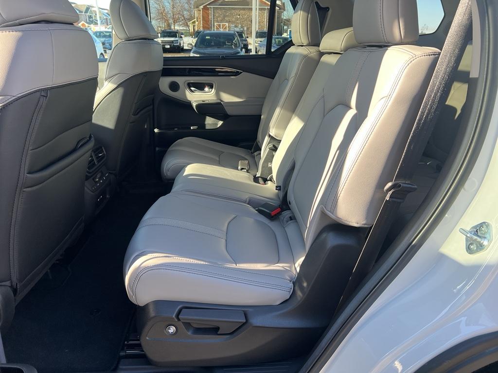 used 2025 Honda Pilot car, priced at $43,127