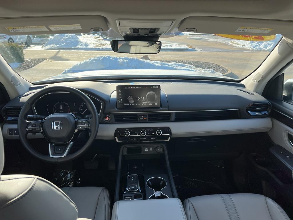 used 2025 Honda Pilot car, priced at $43,127