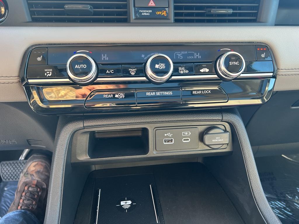 used 2025 Honda Pilot car, priced at $43,127