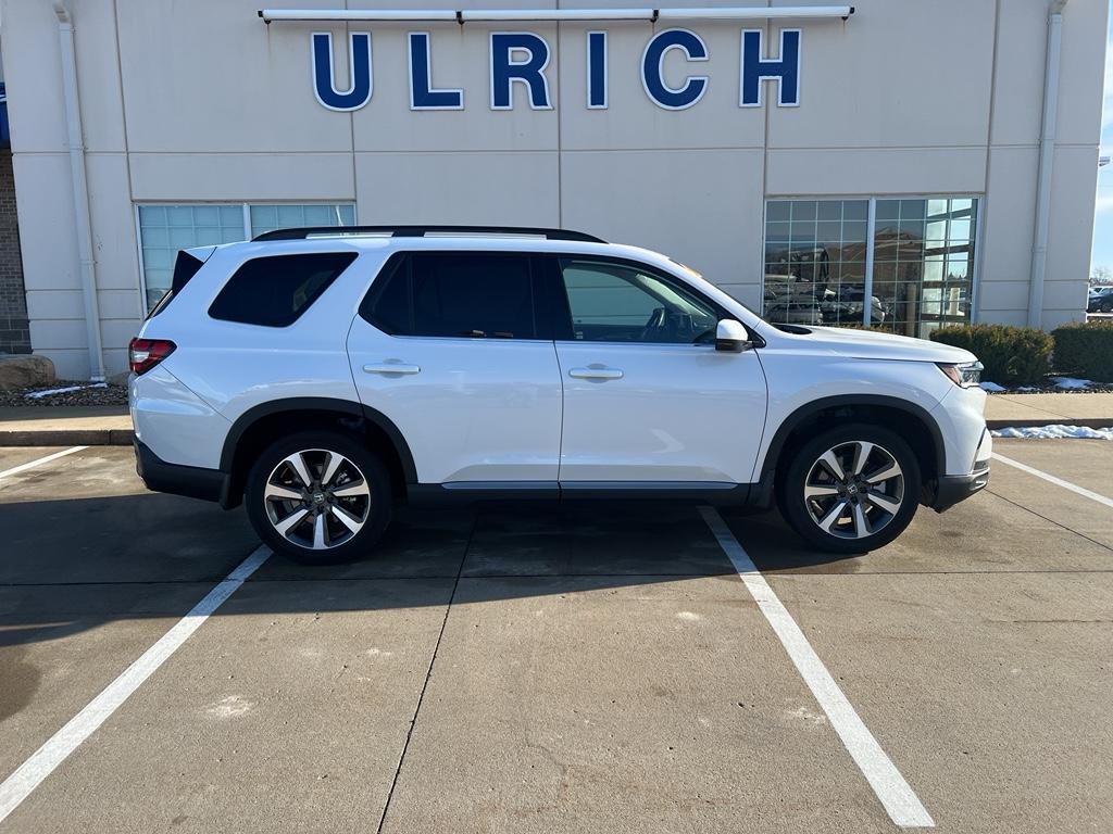 used 2025 Honda Pilot car, priced at $43,127