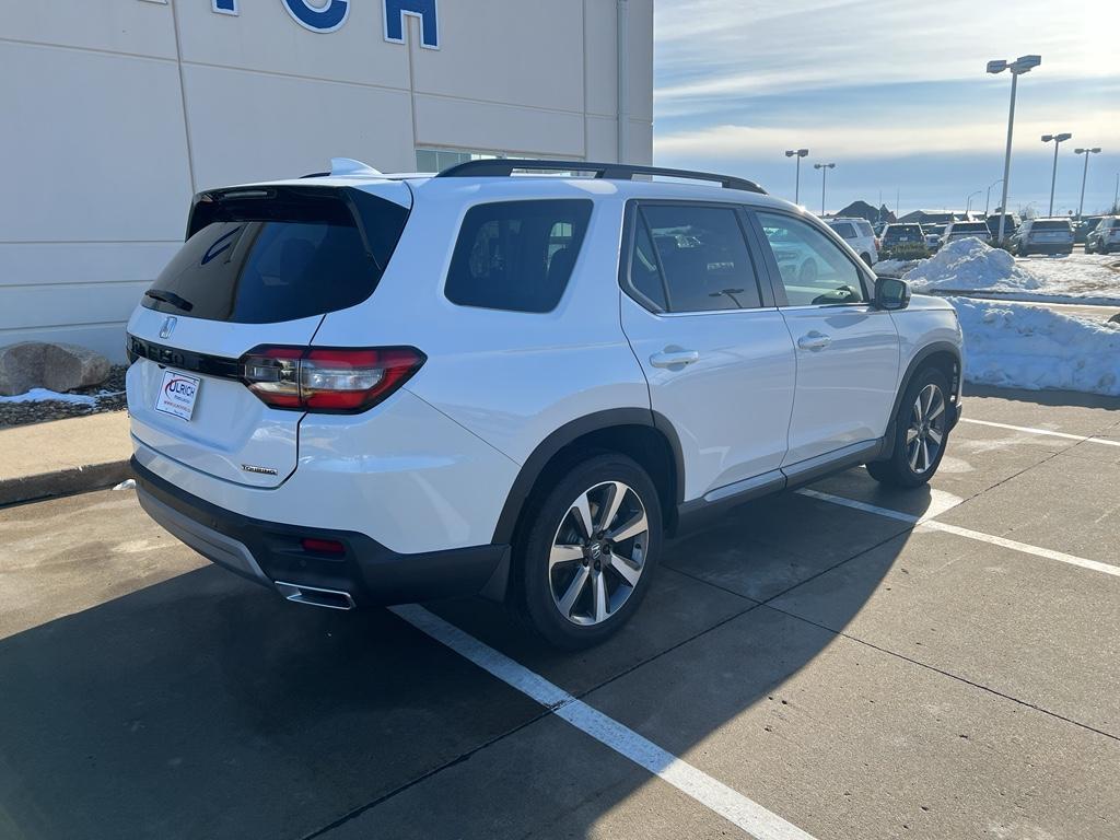 used 2025 Honda Pilot car, priced at $43,127