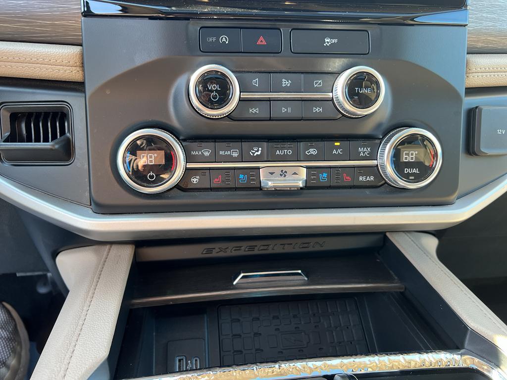 used 2024 Ford Expedition car, priced at $49,652