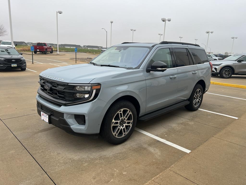 new 2025 Ford Expedition car, priced at $71,725