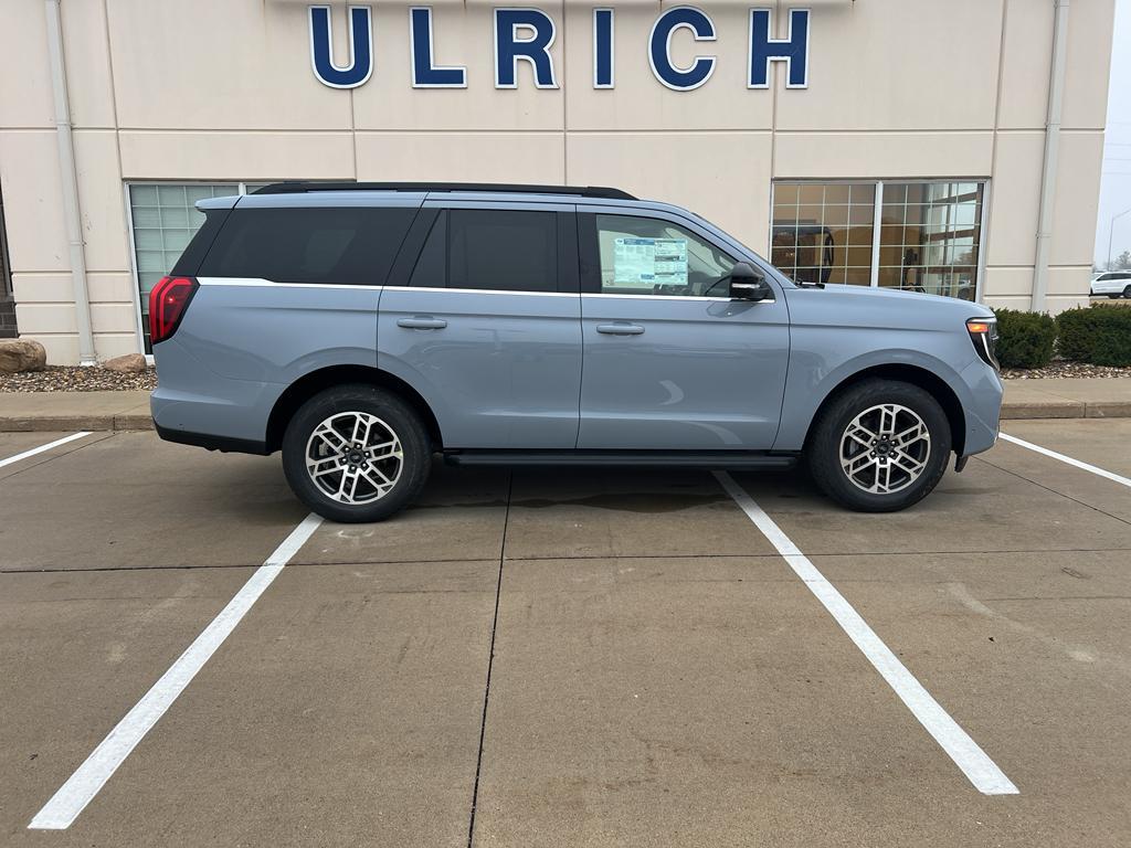 new 2025 Ford Expedition car, priced at $71,725
