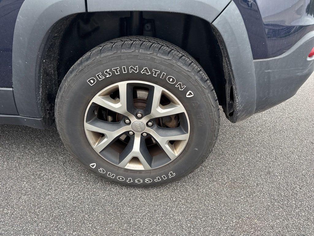 used 2014 Jeep Cherokee car, priced at $13,199