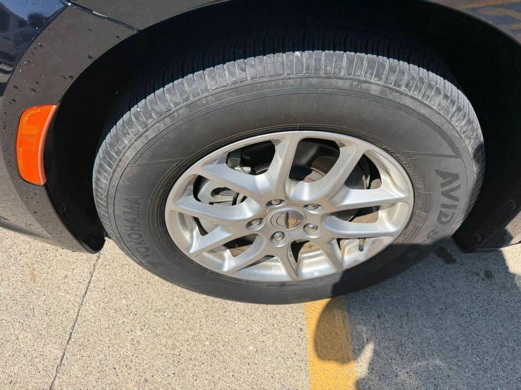used 2023 Chrysler Pacifica car, priced at $24,995