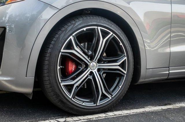 Maserati Levante view 11