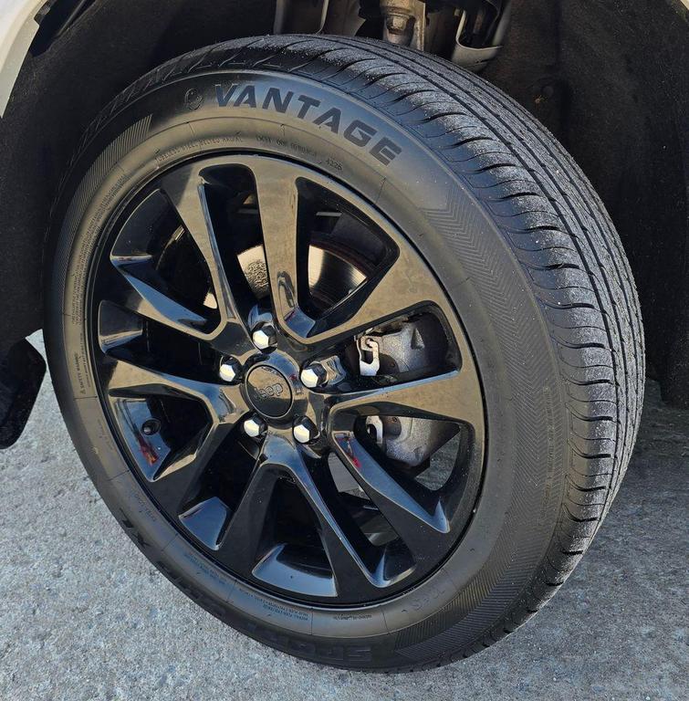 used 2019 Jeep Grand Cherokee car, priced at $16,800