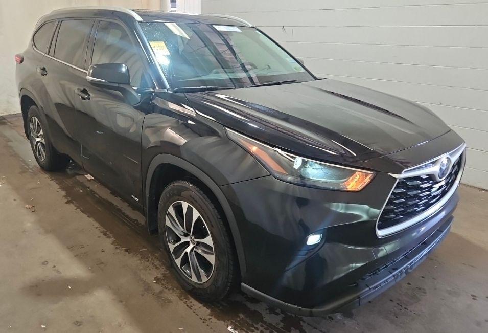 used 2022 Toyota Highlander Hybrid car, priced at $34,800