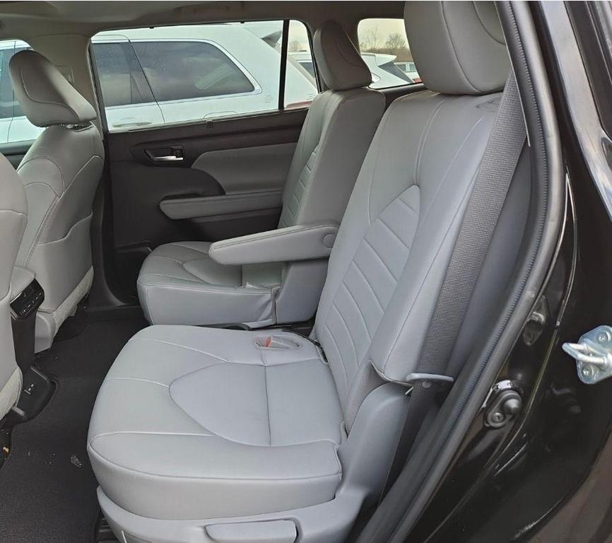 used 2022 Toyota Highlander Hybrid car, priced at $34,800