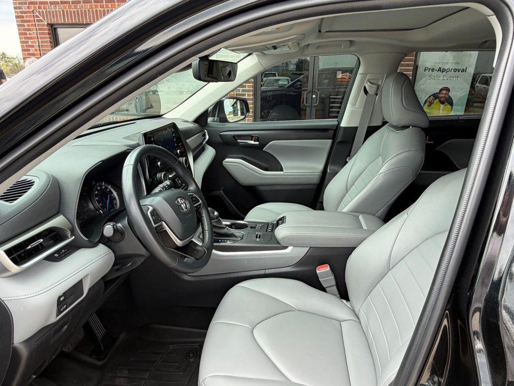 used 2022 Toyota Highlander Hybrid car, priced at $34,800