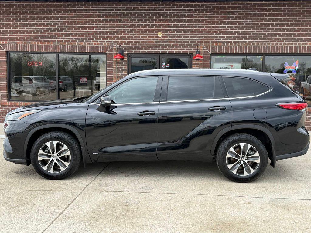 used 2022 Toyota Highlander Hybrid car, priced at $34,800