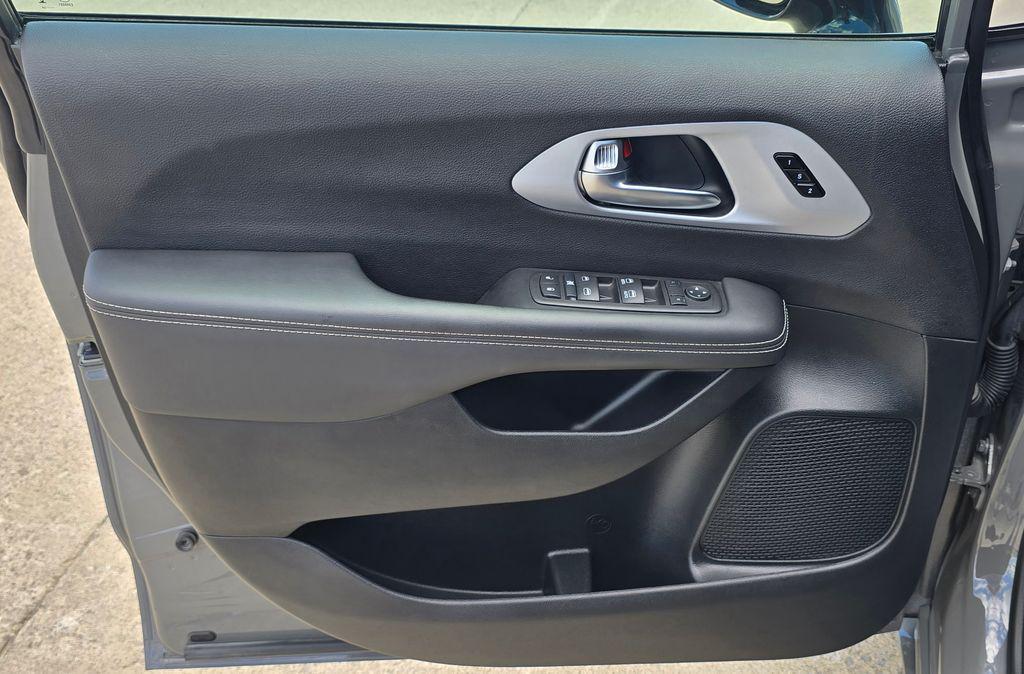 used 2024 Chrysler Pacifica car, priced at $31,700