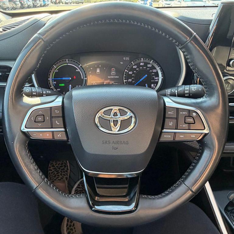 used 2021 Toyota Highlander Hybrid car, priced at $32,800