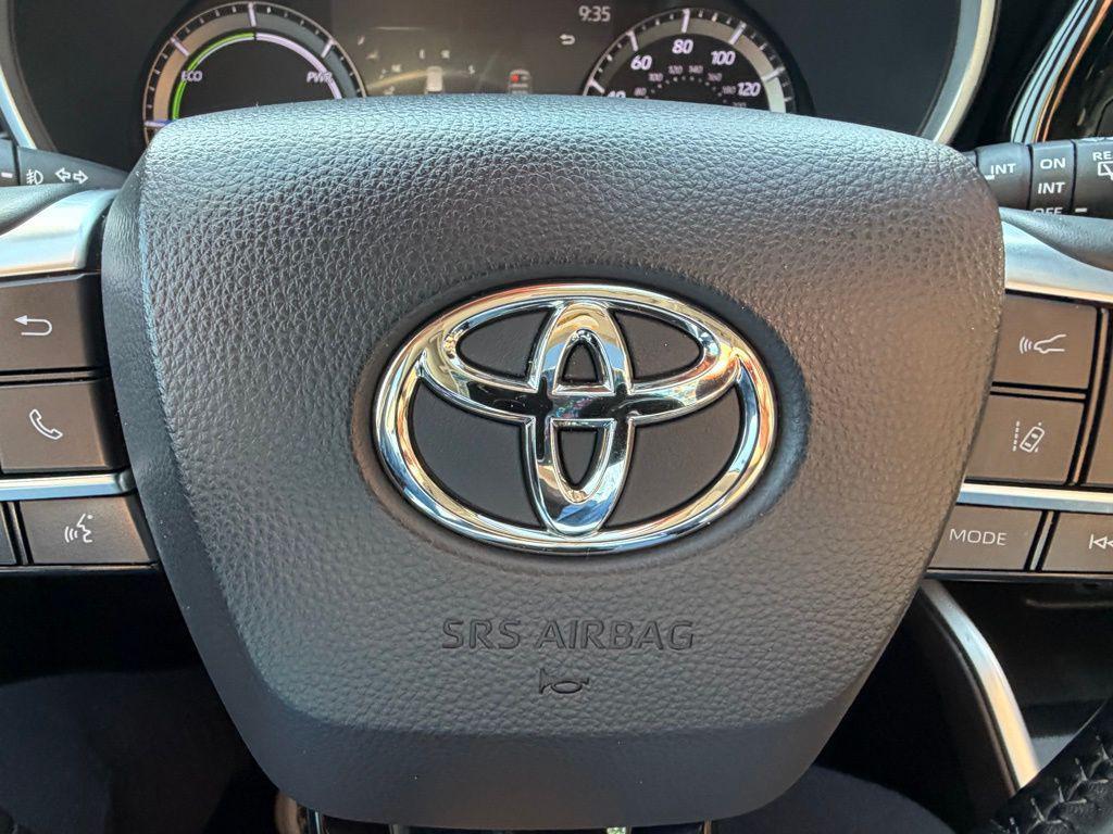 used 2021 Toyota Highlander Hybrid car, priced at $32,800