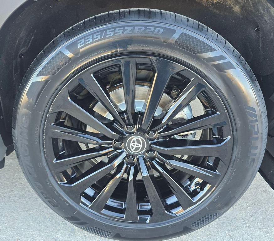 used 2024 Toyota Highlander car, priced at $37,800