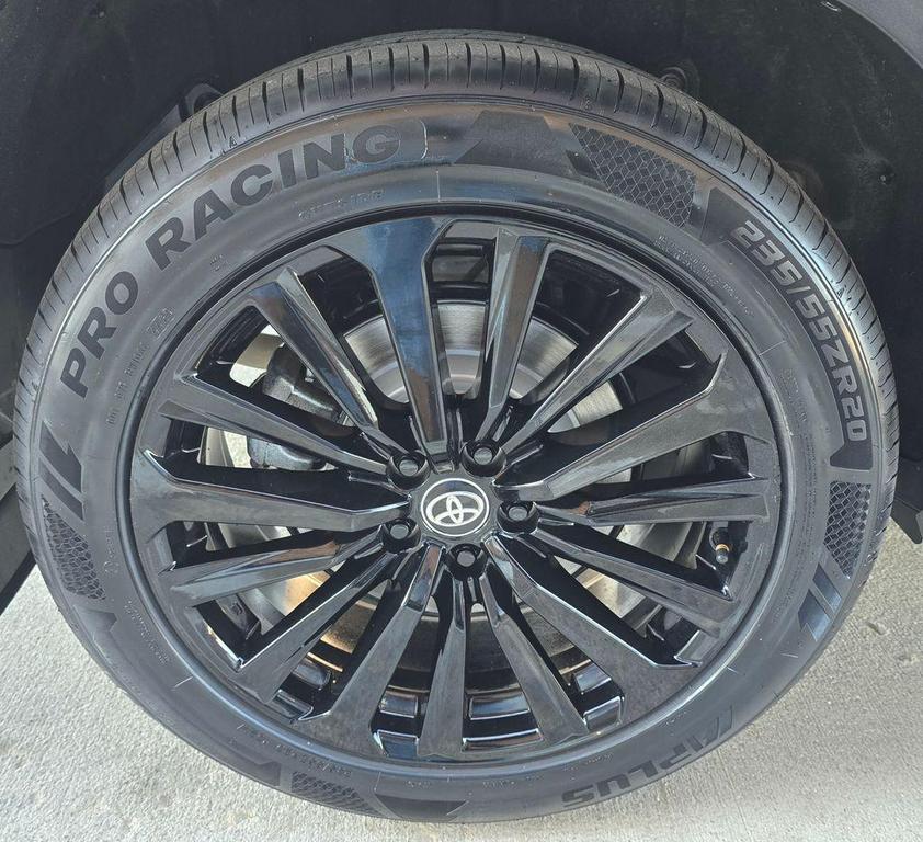 used 2024 Toyota Highlander car, priced at $37,800