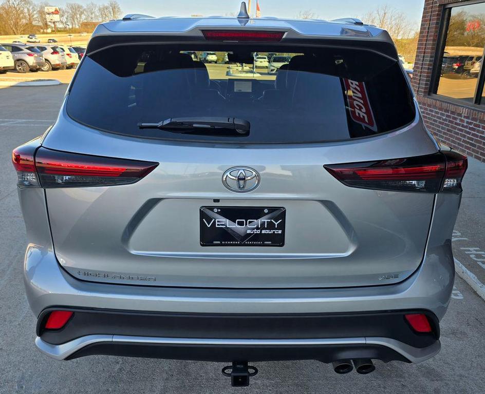 used 2024 Toyota Highlander car, priced at $37,800