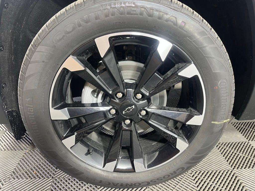 new 2026 Chevrolet Equinox car, priced at $39,832